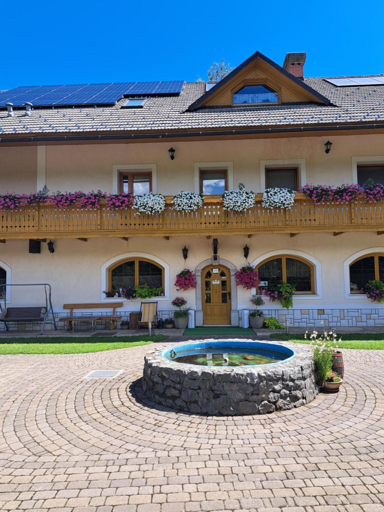Guest House Kveder Škofja Loka Exterior foto