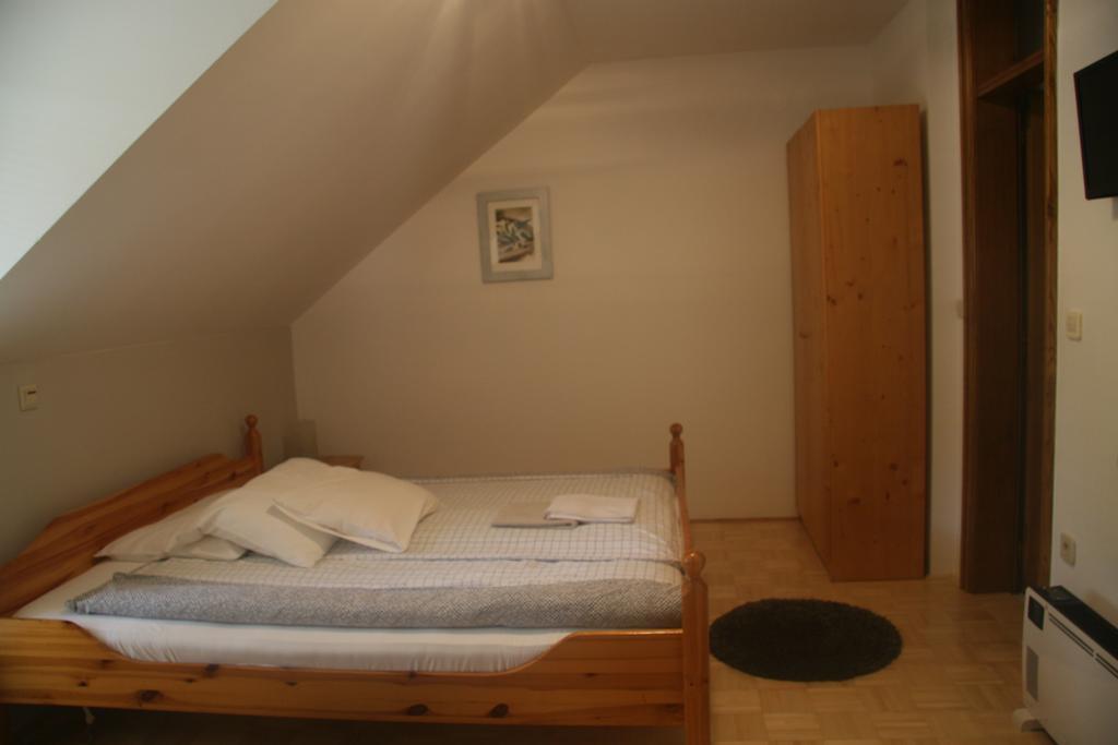 Guest House Kveder Škofja Loka Zimmer foto